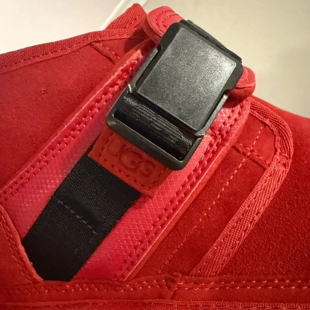 UGG Men's Neumel Snapback boot in Samba Red Size 8